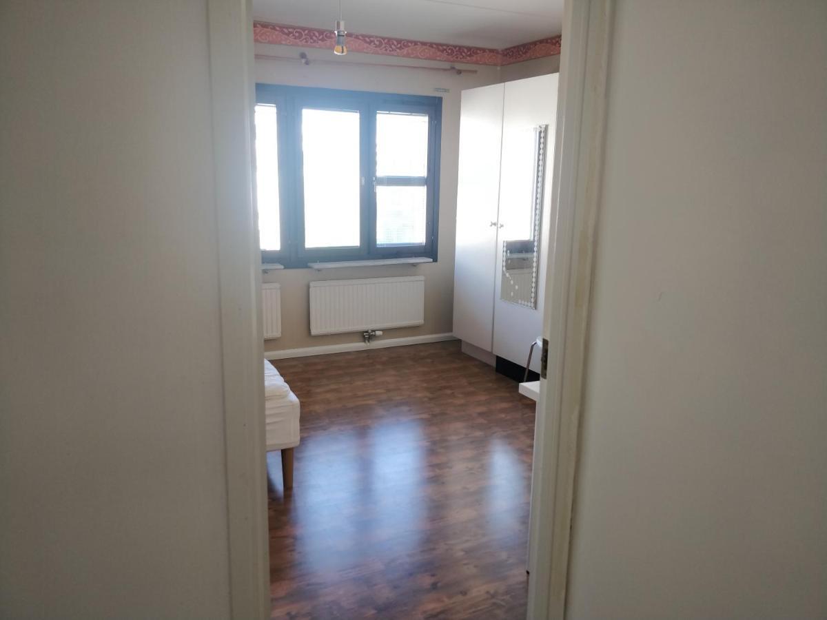 Large Room, Near Kista Galleria, Stockholm Exterior foto