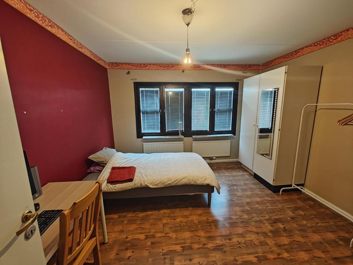 Large Room, Near Kista Galleria, Stockholm Exterior foto